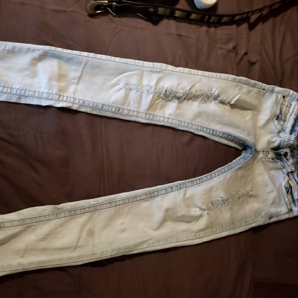 Distressed womens jean